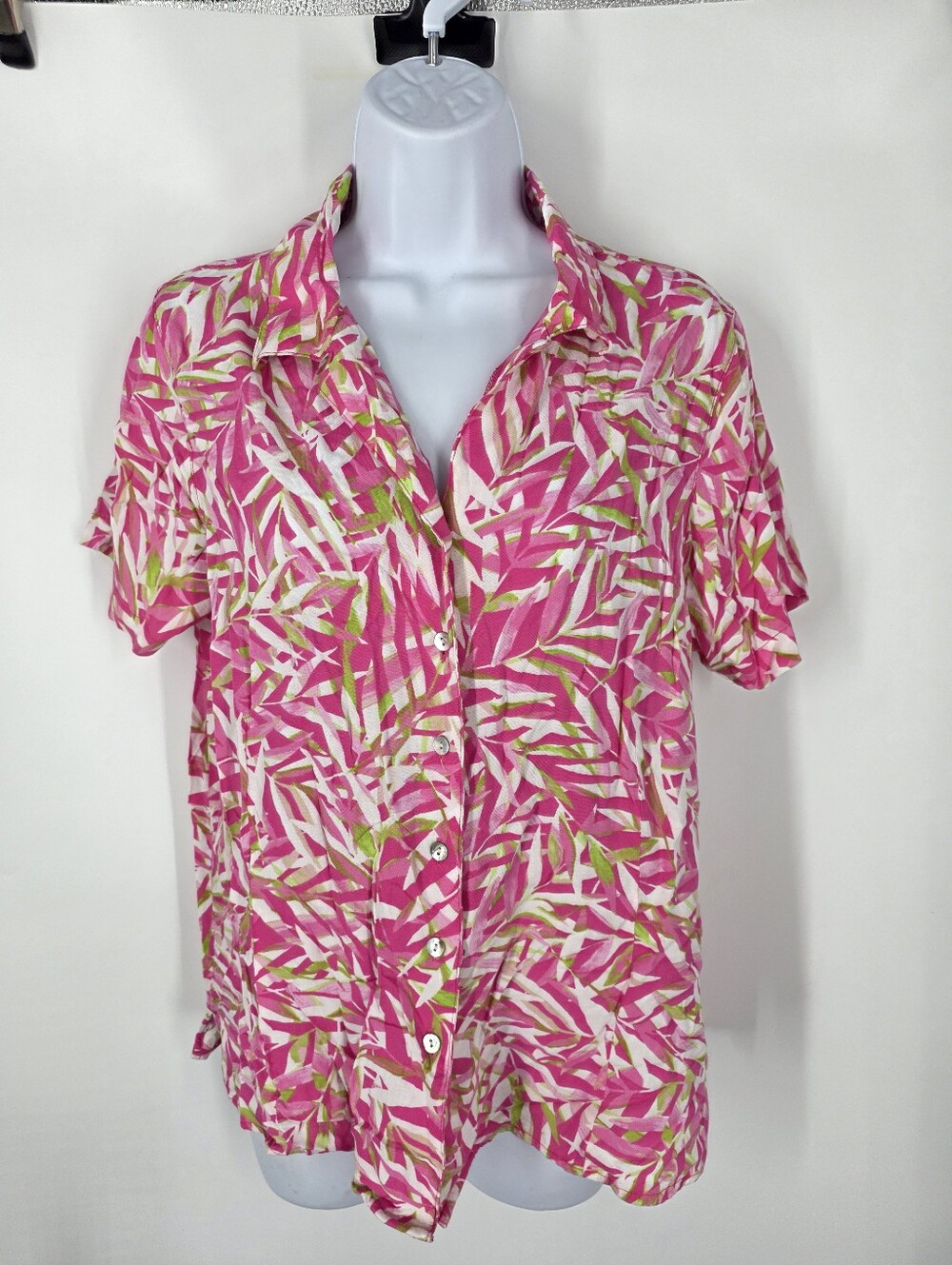 Caribbean Joe Womens M Rayon Hawaiian Shirt Pink Green Tropical Palm Camp Top